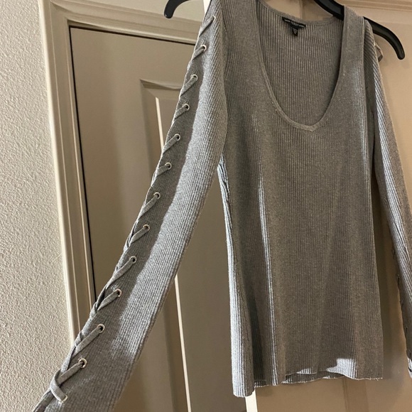 Guess Long Sleeve - Picture 3 of 4